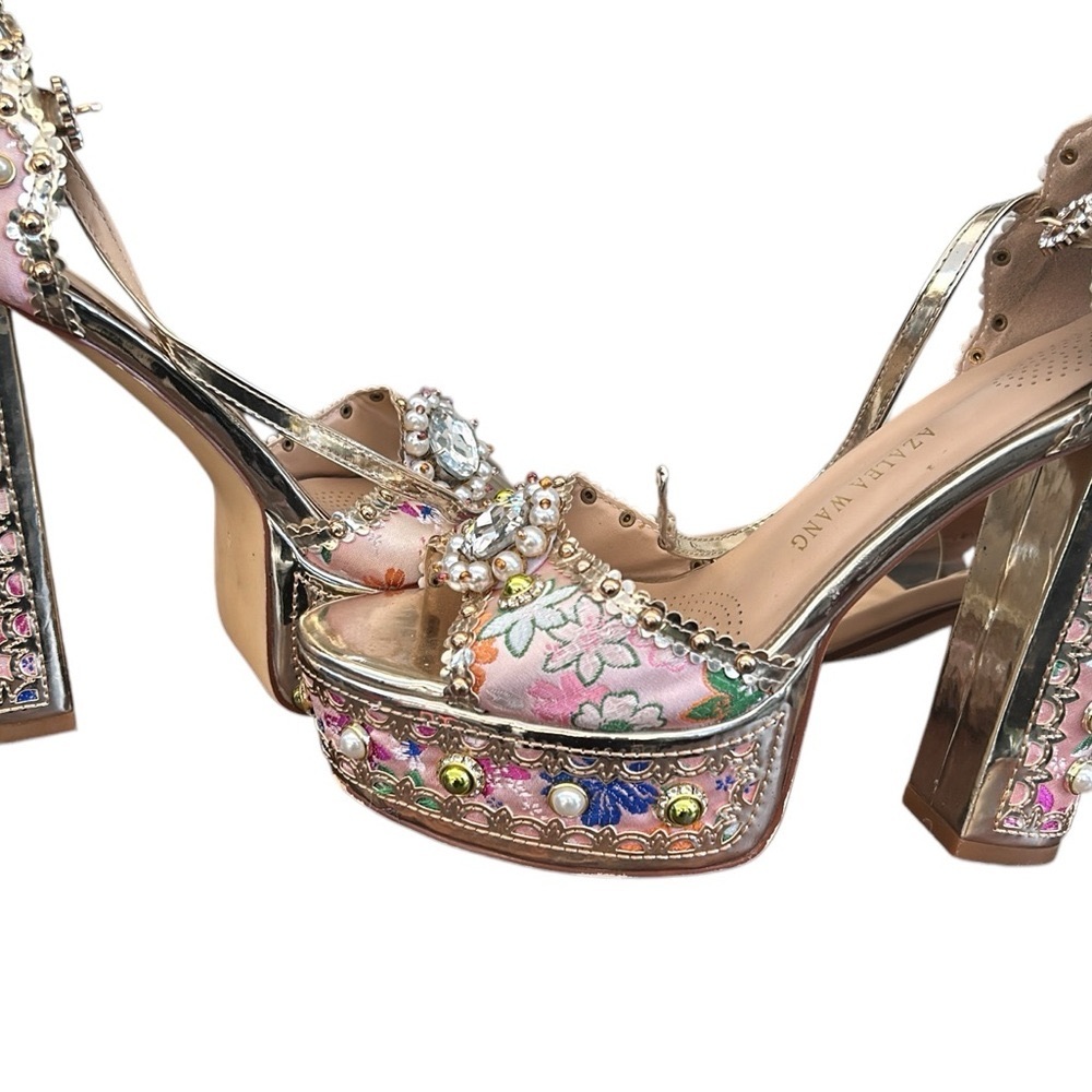 Very coquet , size 9  color pink 
tu
